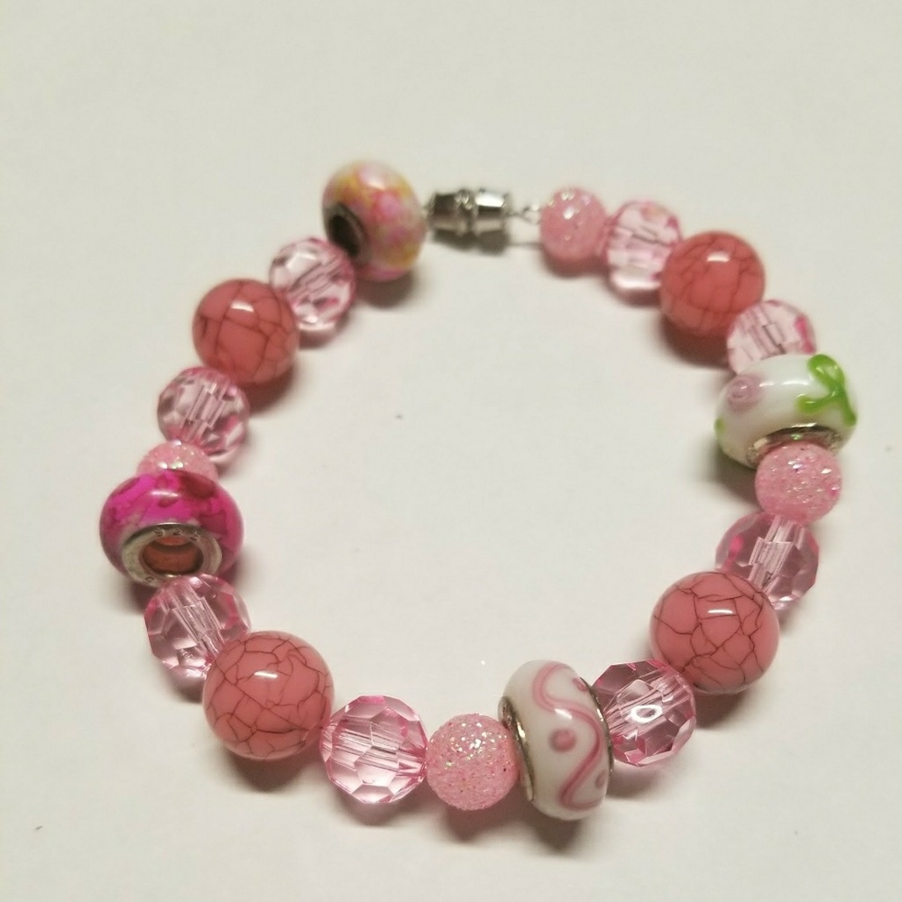 Childrens Pretty in pink glass beaded braclet
